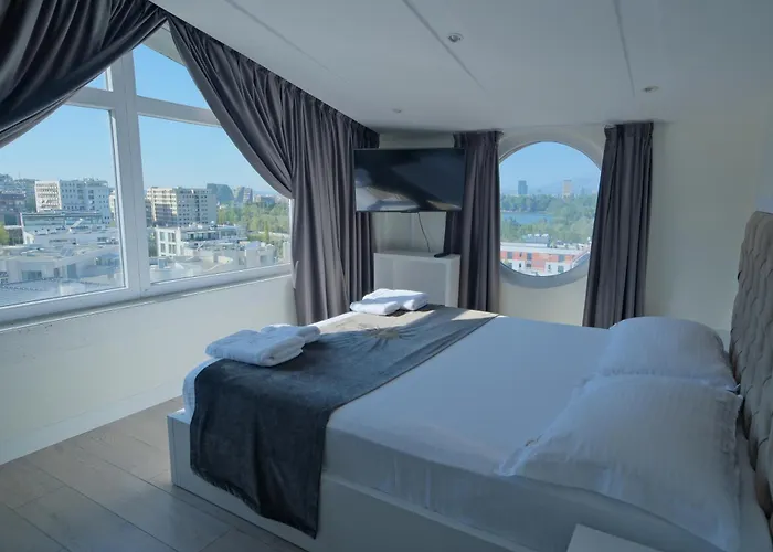 3d ホテル ティラナ